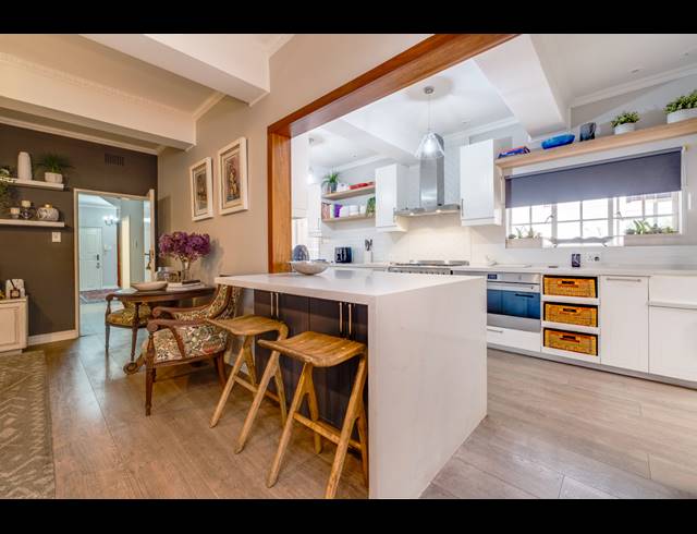 6 BEDROOM HOUSE FOR SALE IN BRYANSTON